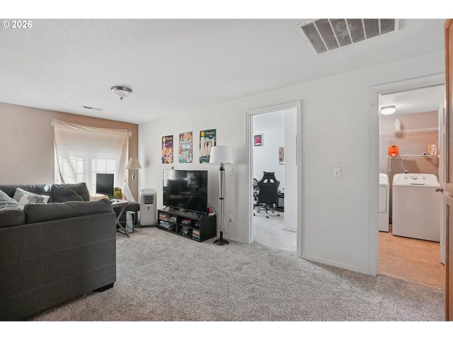 228 E 17TH Pl, La Center, WA 98629