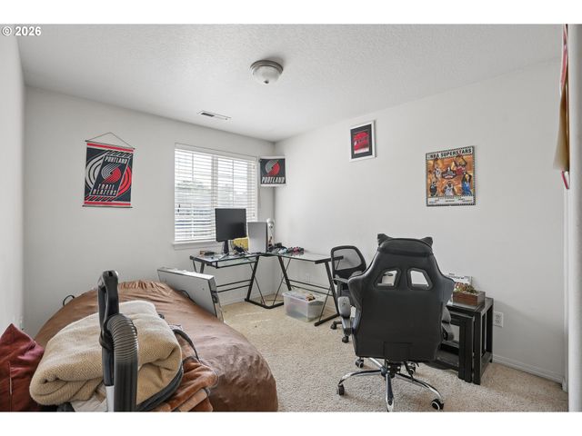 228 E 17TH Pl, La Center, WA 98629