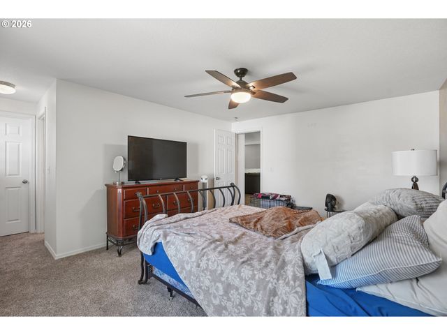 228 E 17TH Pl, La Center, WA 98629