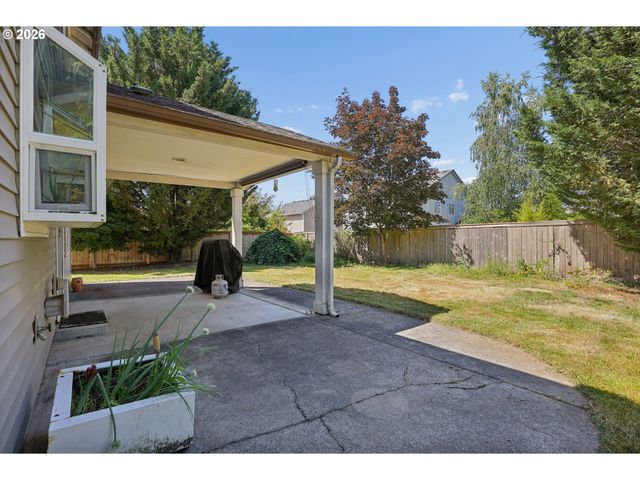 228 E 17TH Pl, La Center, WA 98629