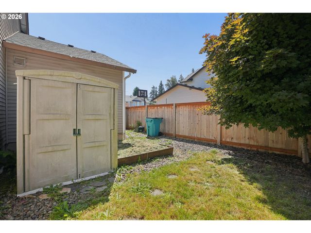 228 E 17TH Pl, La Center, WA 98629