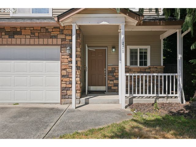 228 E 17TH Pl, La Center, WA 98629