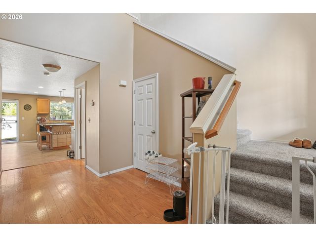 228 E 17TH Pl, La Center, WA 98629