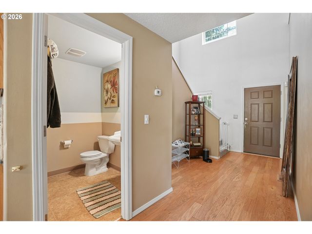 228 E 17TH Pl, La Center, WA 98629