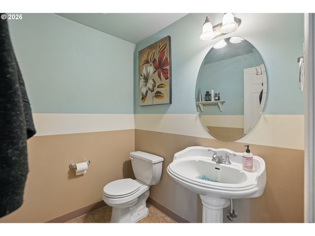 228 E 17TH Pl, La Center, WA 98629