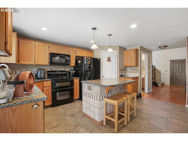 228 E 17TH Pl, La Center, WA 98629