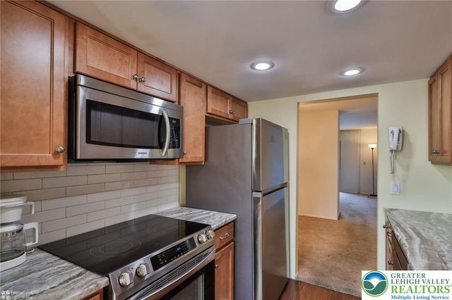 329 Carver Drive, Bethlehem City, PA 18017