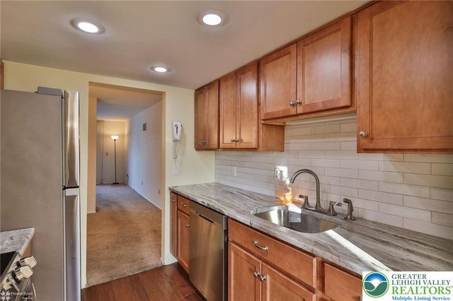 329 Carver Drive, Bethlehem City, PA 18017