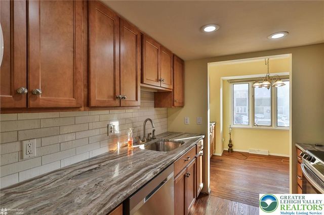 329 Carver Drive, Bethlehem City, PA 18017