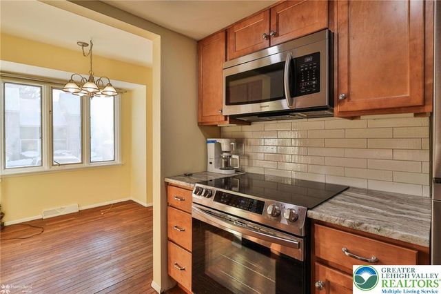 329 Carver Drive, Bethlehem City, PA 18017