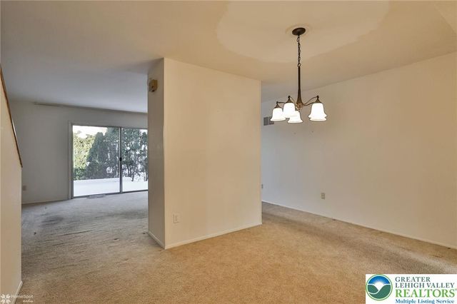 329 Carver Drive, Bethlehem City, PA 18017