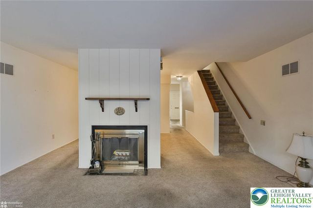 329 Carver Drive, Bethlehem City, PA 18017