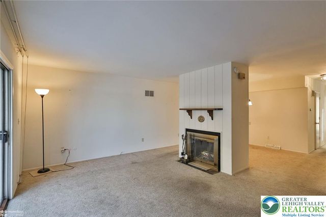 329 Carver Drive, Bethlehem City, PA 18017