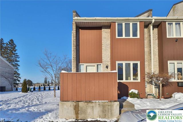 329 Carver Drive, Bethlehem City, PA 18017