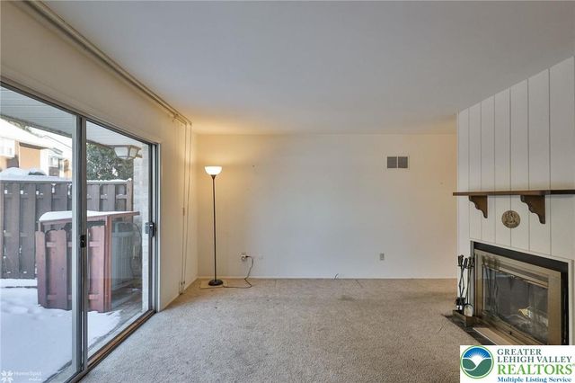 329 Carver Drive, Bethlehem City, PA 18017