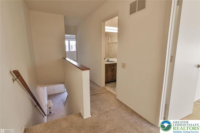 329 Carver Drive, Bethlehem City, PA 18017