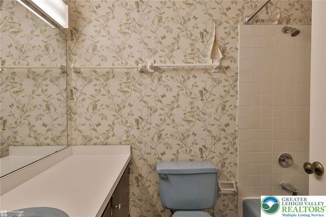 329 Carver Drive, Bethlehem City, PA 18017