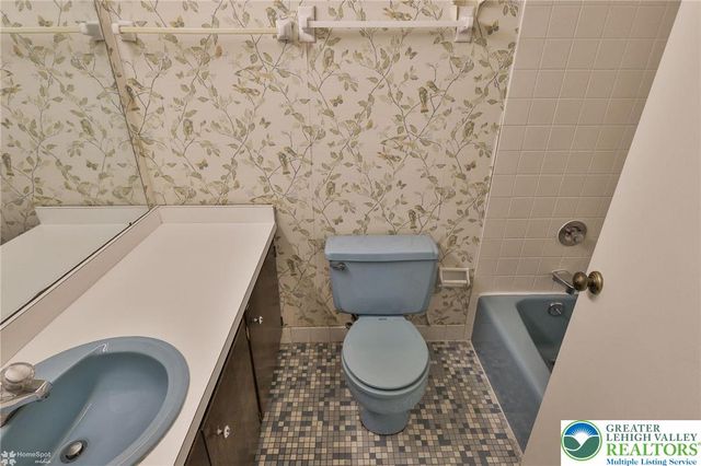 329 Carver Drive, Bethlehem City, PA 18017