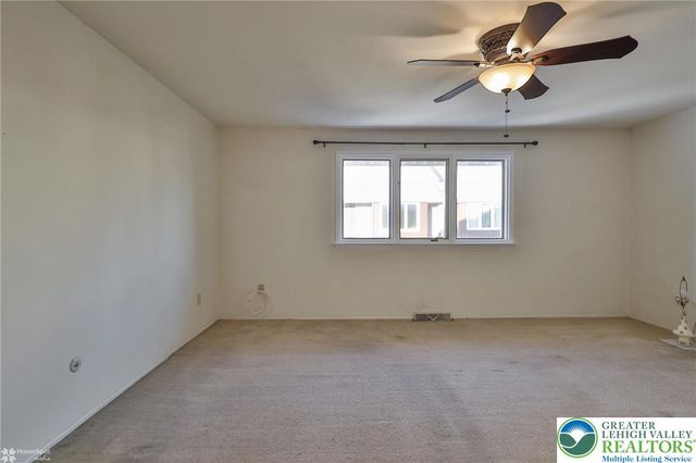 329 Carver Drive, Bethlehem City, PA 18017