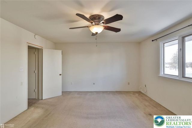 329 Carver Drive, Bethlehem City, PA 18017