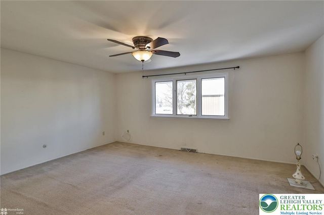 329 Carver Drive, Bethlehem City, PA 18017