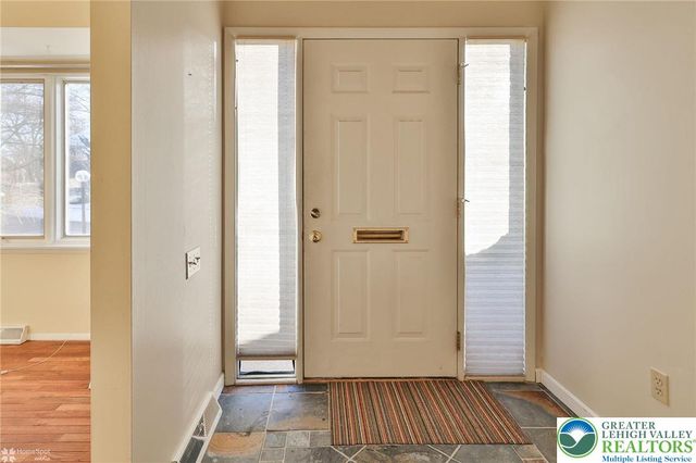 329 Carver Drive, Bethlehem City, PA 18017