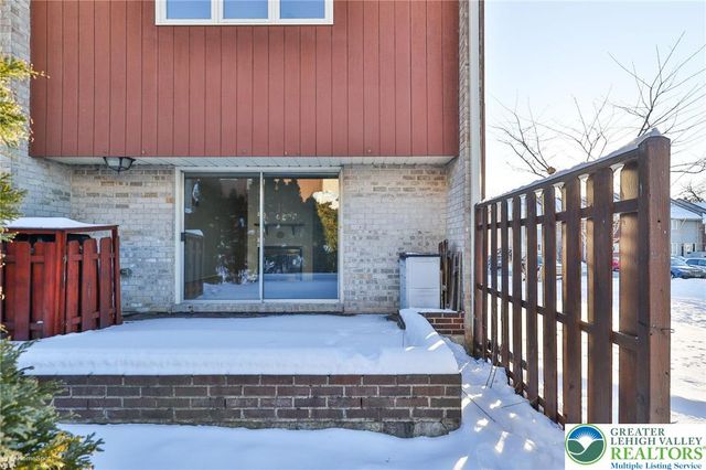 329 Carver Drive, Bethlehem City, PA 18017