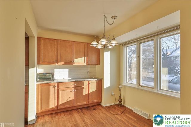 329 Carver Drive, Bethlehem City, PA 18017