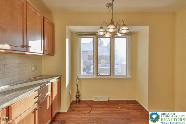 329 Carver Drive, Bethlehem City, PA 18017