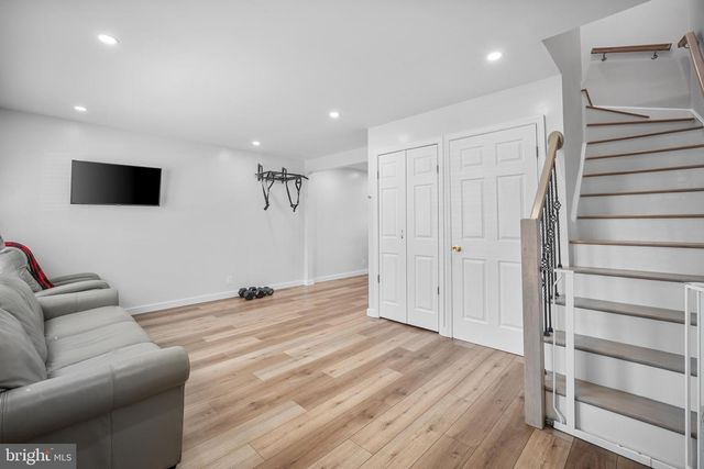 133 N BAYLOR DR, Sterling, VA 20164