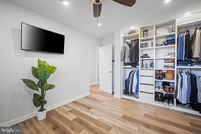 133 N BAYLOR DR, Sterling, VA 20164