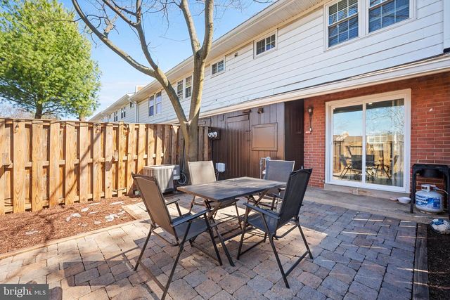 133 N BAYLOR DR, Sterling, VA 20164