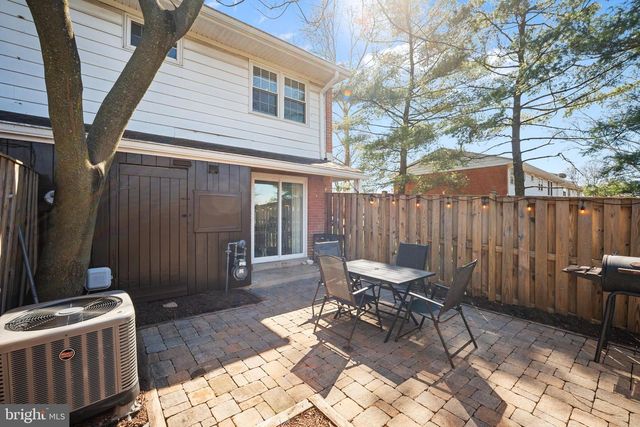 133 N BAYLOR DR, Sterling, VA 20164