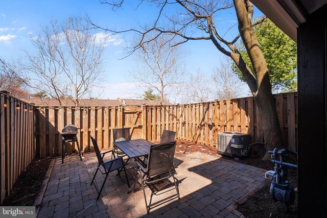 133 N BAYLOR DR, Sterling, VA 20164