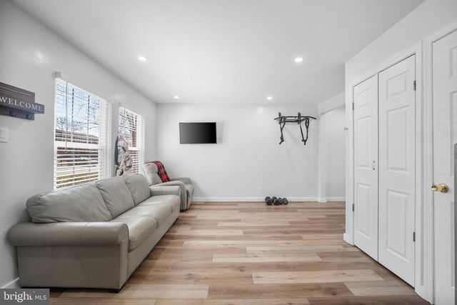 133 N BAYLOR DR, Sterling, VA 20164