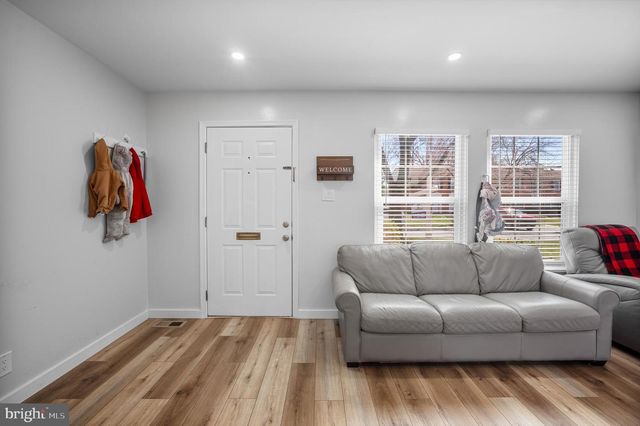 133 N BAYLOR DR, Sterling, VA 20164