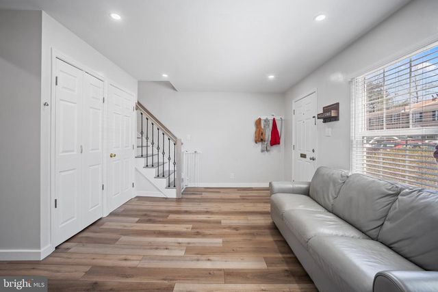 133 N BAYLOR DR, Sterling, VA 20164