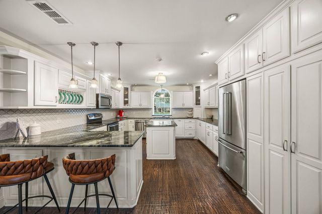 3 Meadowcreek Drive, Melissa, TX 75454