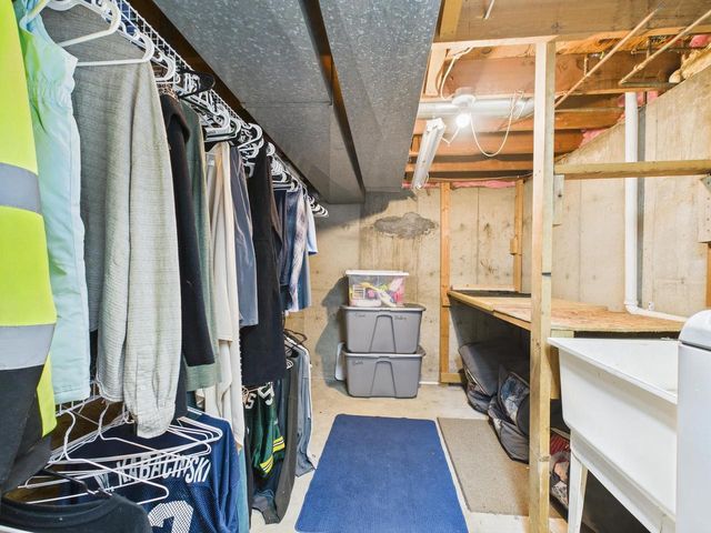 1205 S TAYLOR STREET, Green Bay, WI 54304