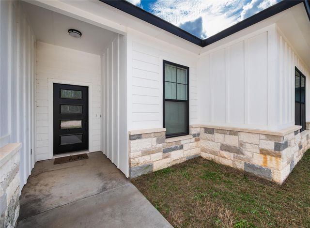 108 W Keomuku LN, Bastrop, TX 78602
