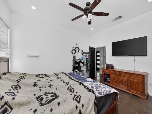 108 W Keomuku LN, Bastrop, TX 78602