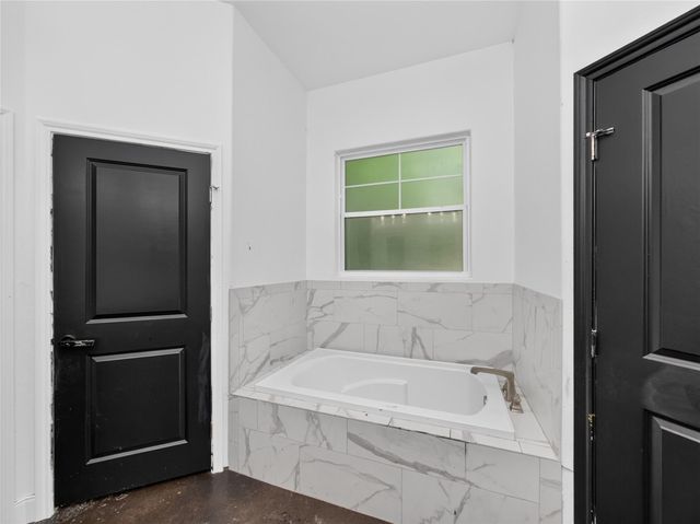 108 W Keomuku LN, Bastrop, TX 78602