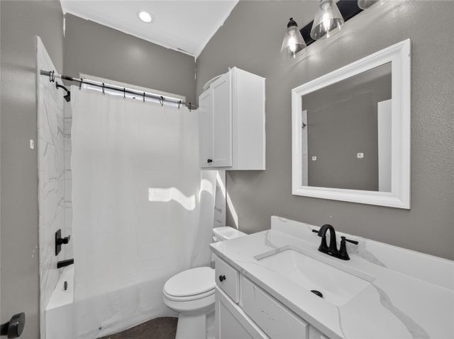 108 W Keomuku LN, Bastrop, TX 78602