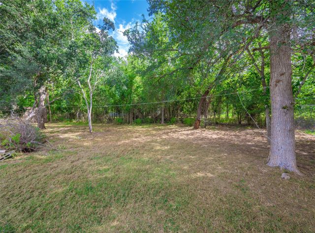 108 W Keomuku LN, Bastrop, TX 78602