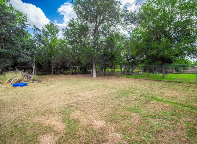 108 W Keomuku LN, Bastrop, TX 78602