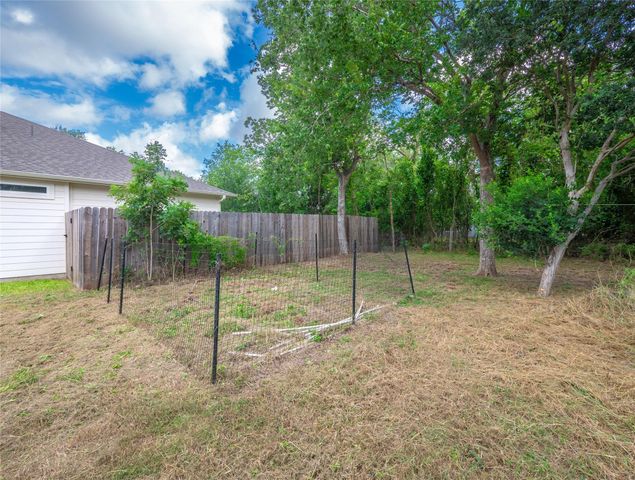 108 W Keomuku LN, Bastrop, TX 78602