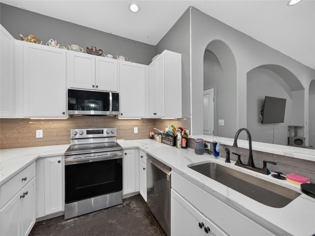 108 W Keomuku LN, Bastrop, TX 78602