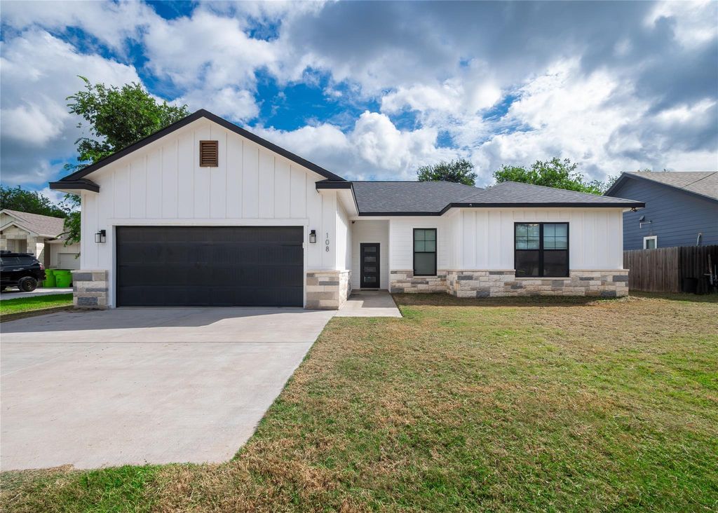 108 W Keomuku LN, Bastrop, TX 78602
