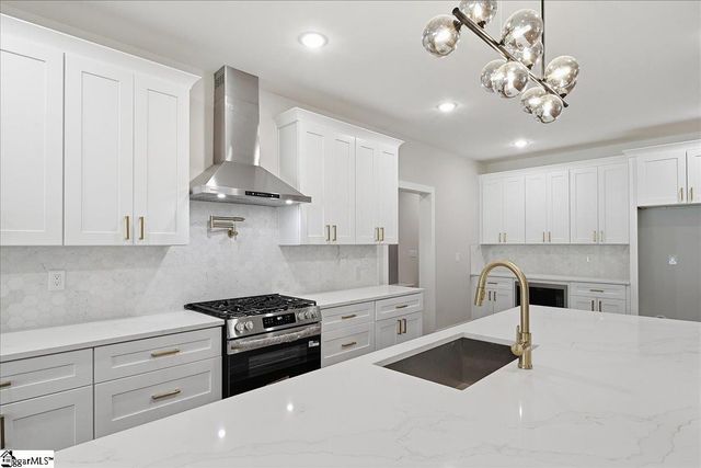318 Bouldercrest Court, Spartanburg, SC 29301