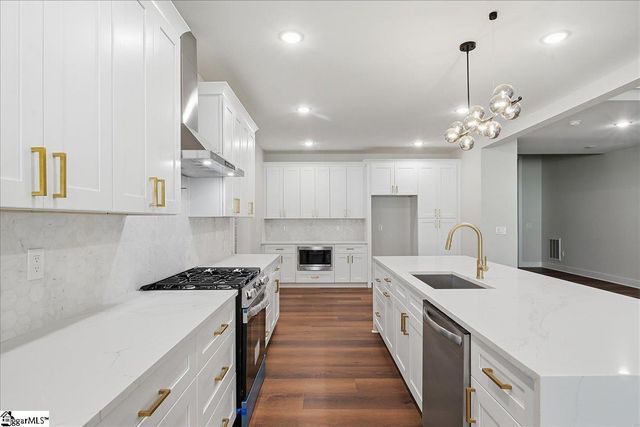 318 Bouldercrest Court, Spartanburg, SC 29301